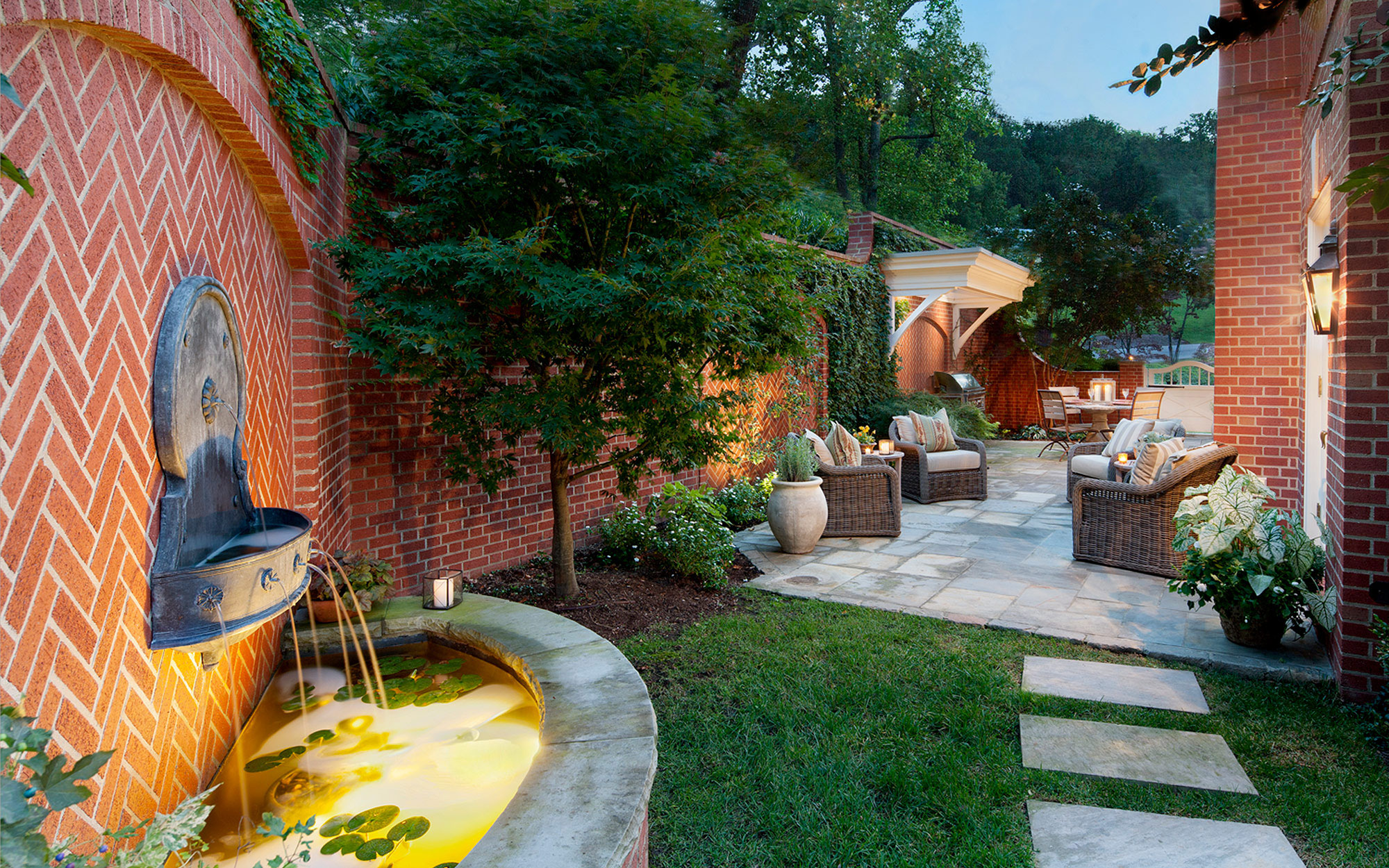 Pools and Water Features<br />
