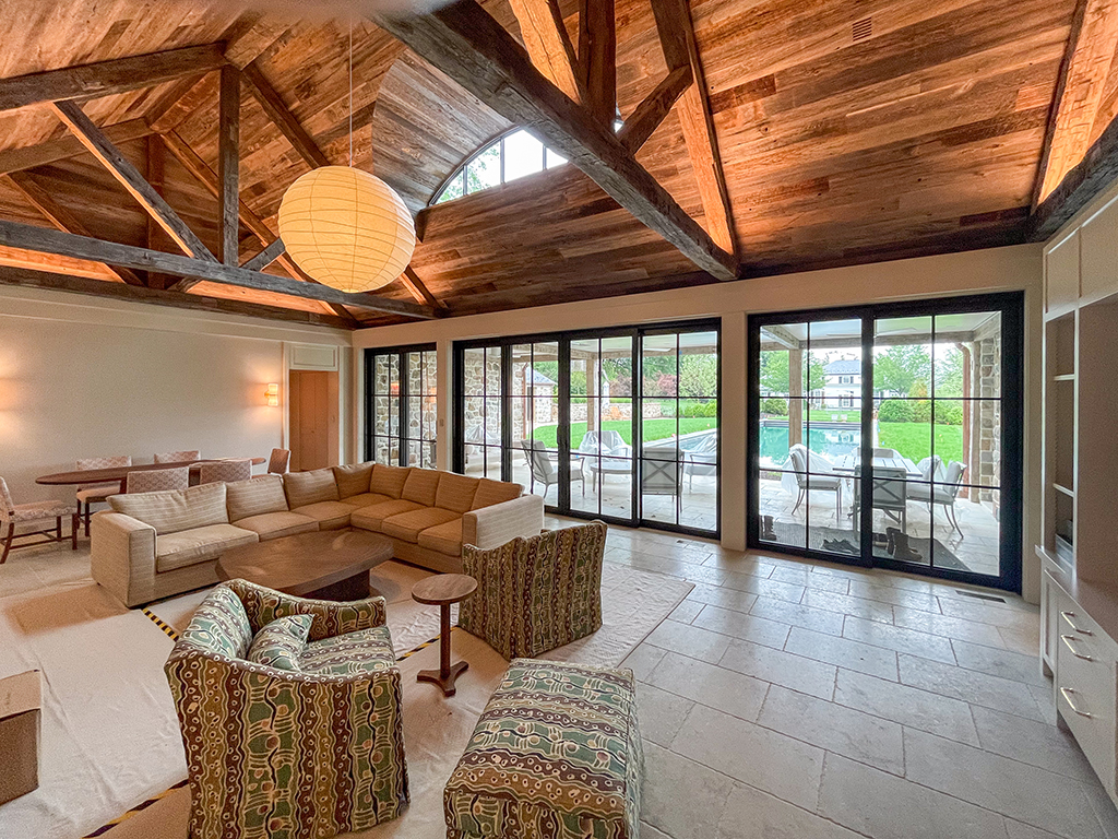 Poolhouse sitting room